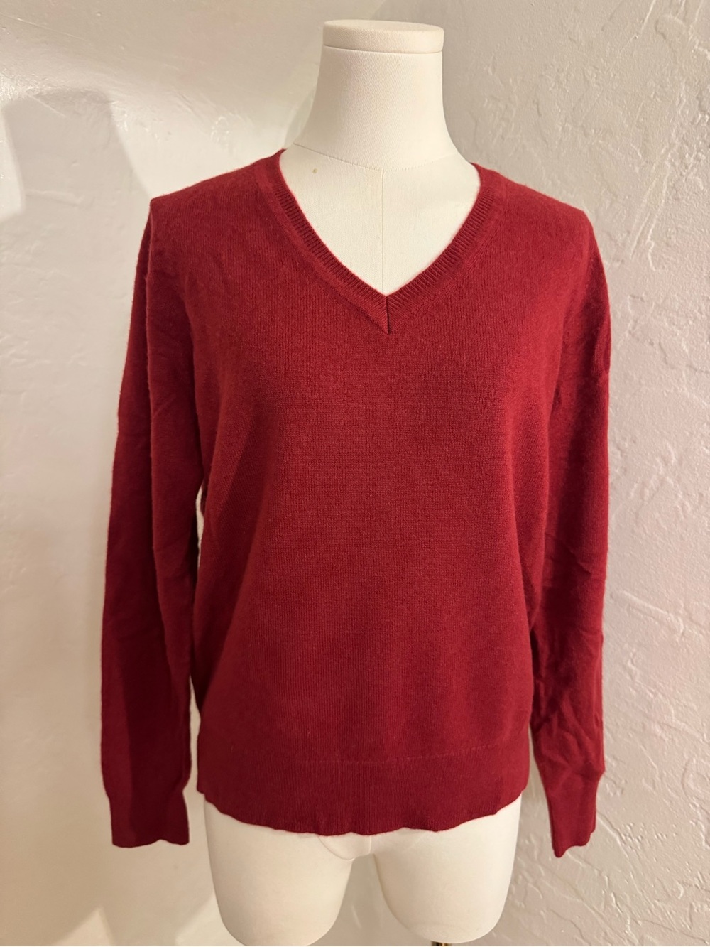 Quince 100% Cashmere V-Neck Sweater Women’s M Red Burgundy